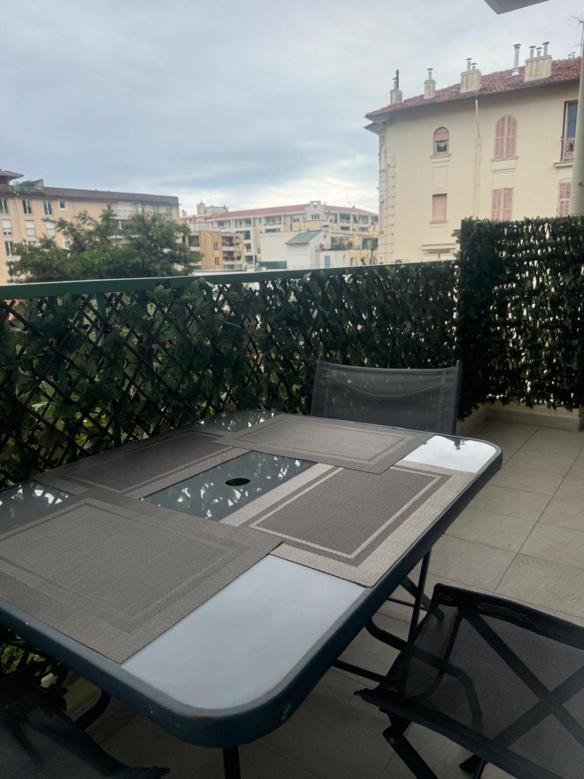 Superbe 2 Pieces A 50 M De La Promenade Des * Nizza